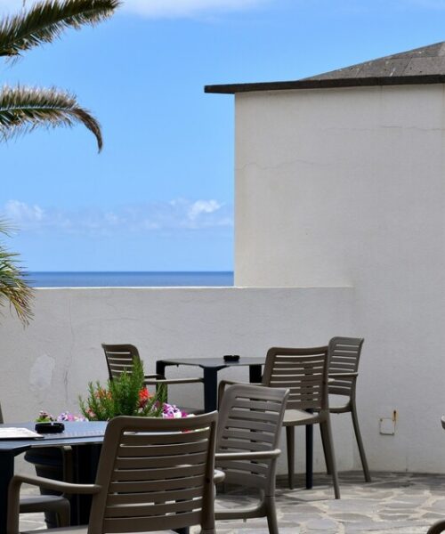 Explora la calidad que ofrecen las sillas y mesas de plástico de Sanchia si resides en Costa Rica